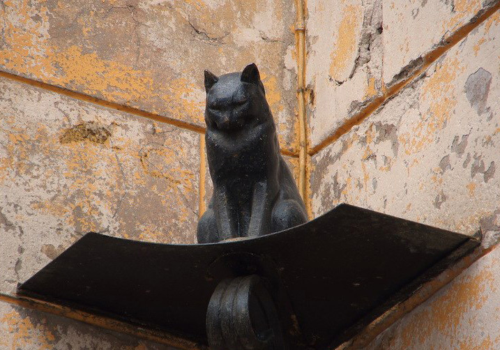 Памятник коту Елисею в Санкт-Петербурге