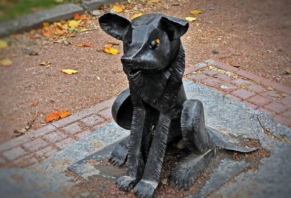 Памятник псу Гаврюше в Санкт-Петербурге