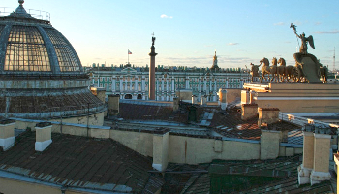 Крыша Генштаба в Санкт-Петербурге