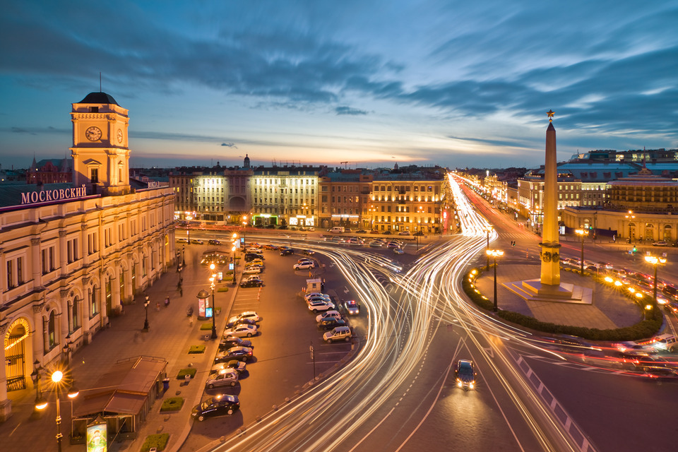 Площадь Восстания и Московский вокзал в Санкт-Петербурге