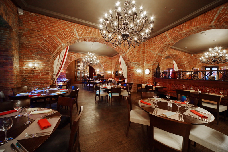 Ресторан Sevilla в отеле 5 звезд Sokos Hotel Palace Bridge в Санкт-Петербурге